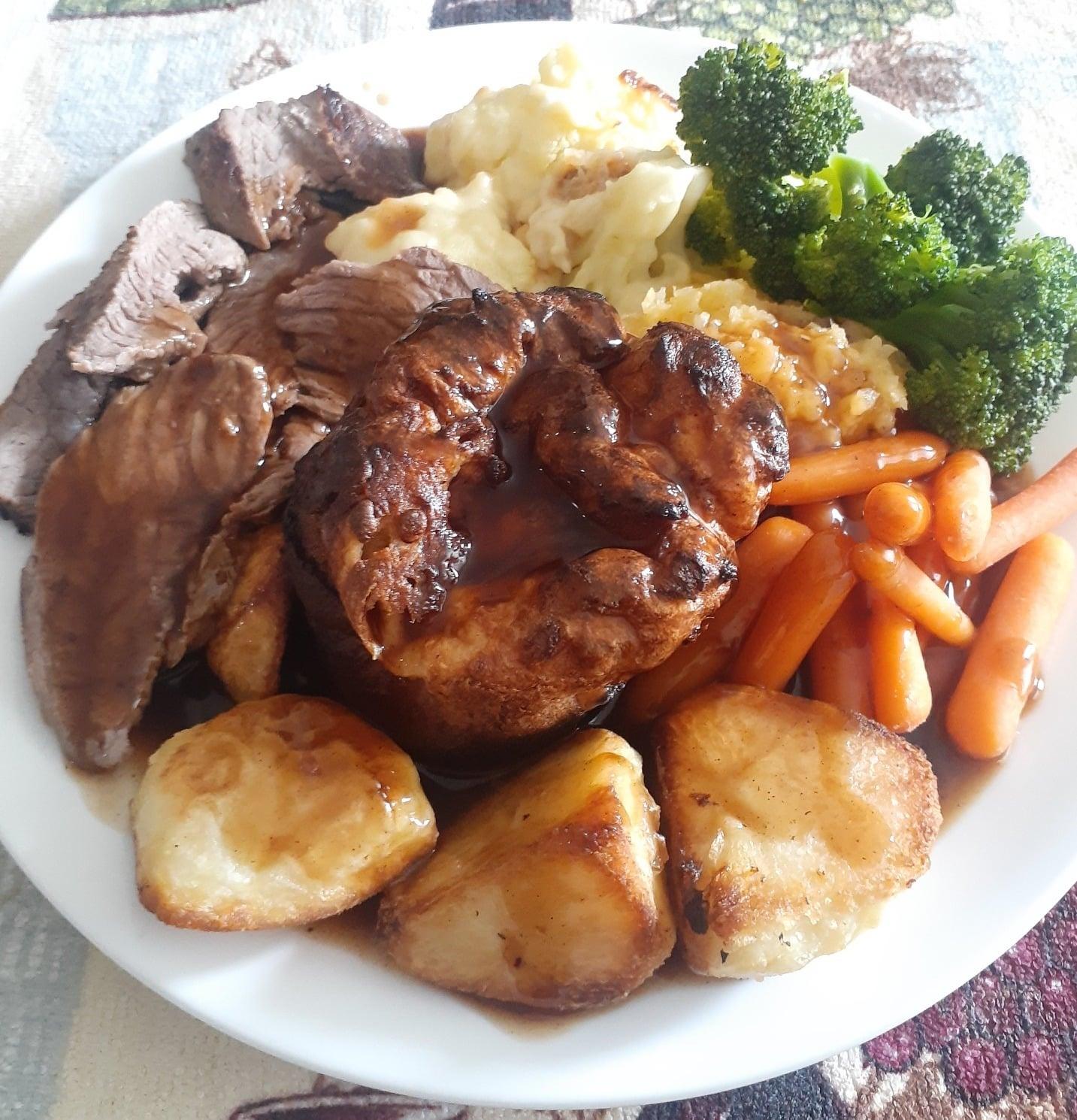 Classic Sunday roast beef lunch made for about $7 : r/FrugalTO