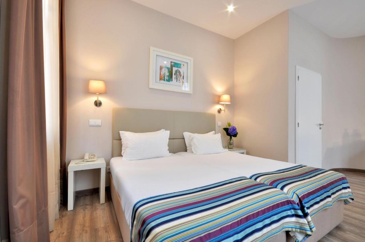 Quarto com 2 Camas de Solteiro