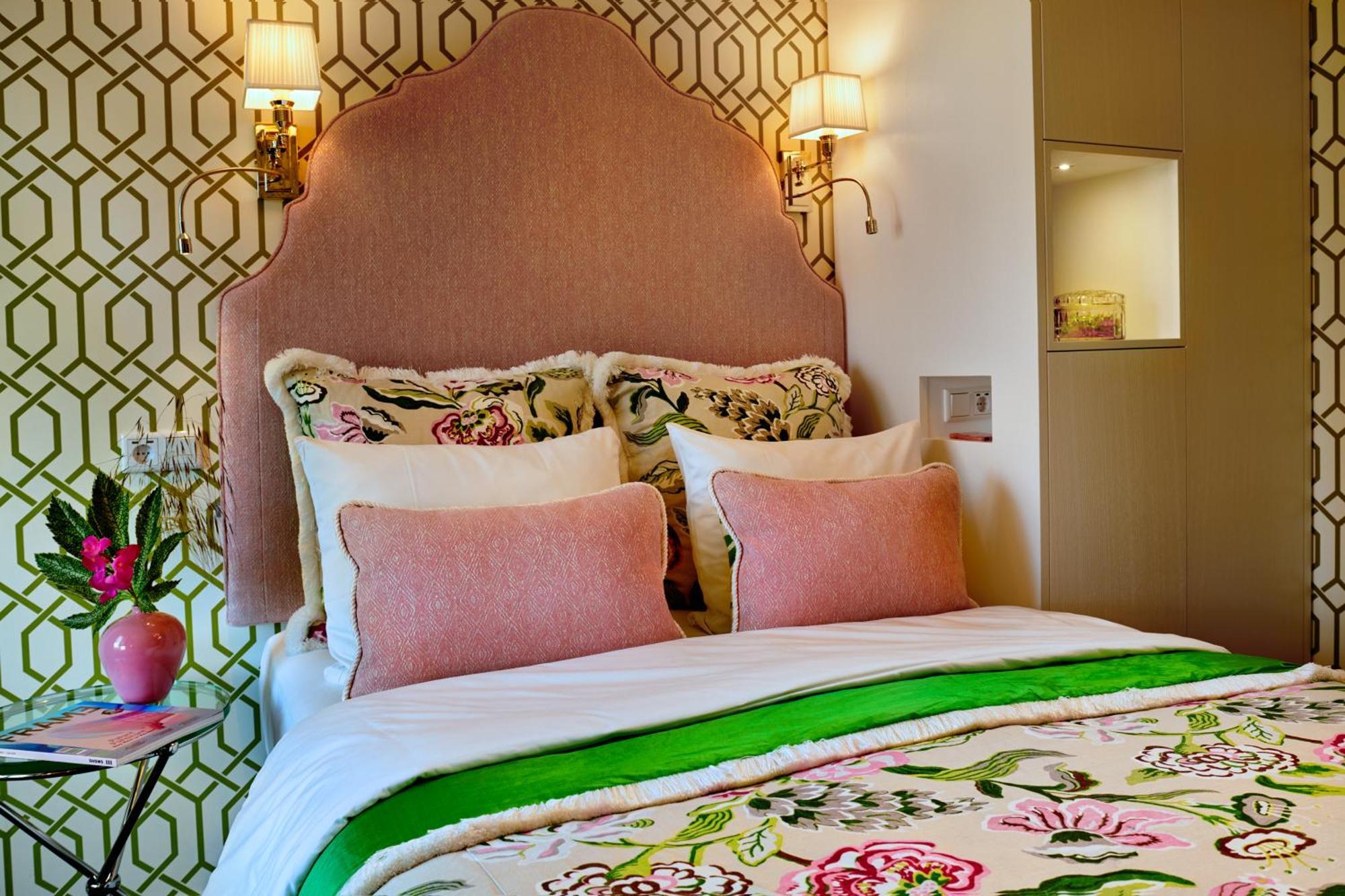 Quarto com Cama de Casal ou 2 de Solteiro e Banheiro