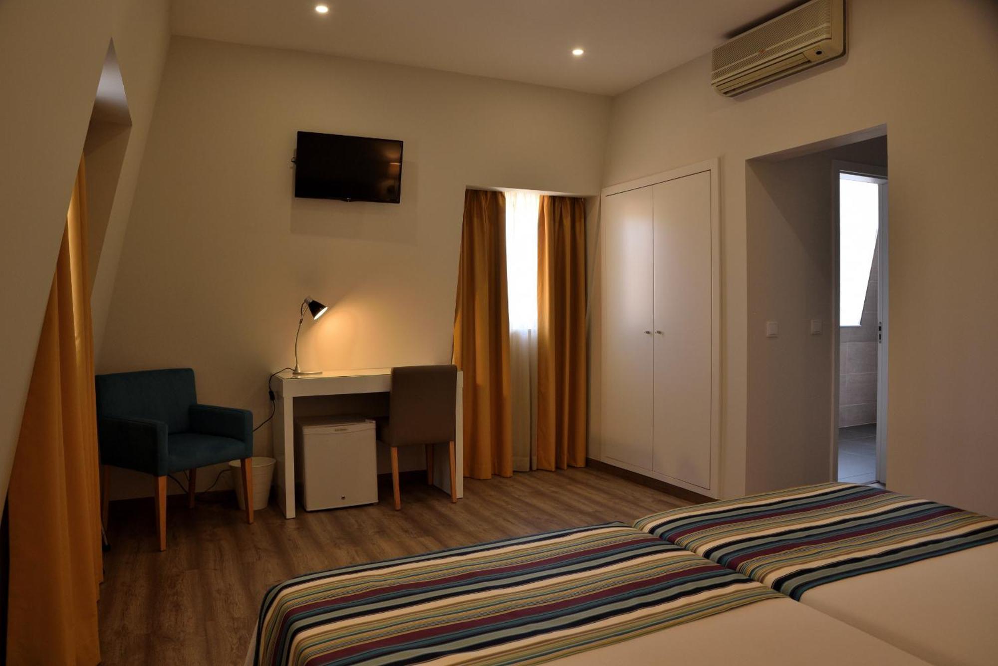 Quarto com 2 Camas de Solteiro