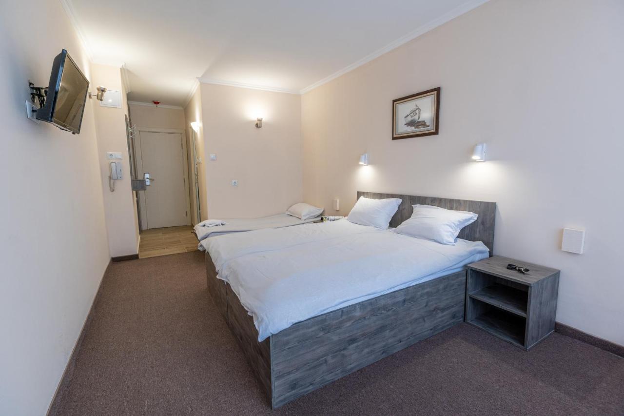 Chambre Double avec Balcon (3 Adultes)