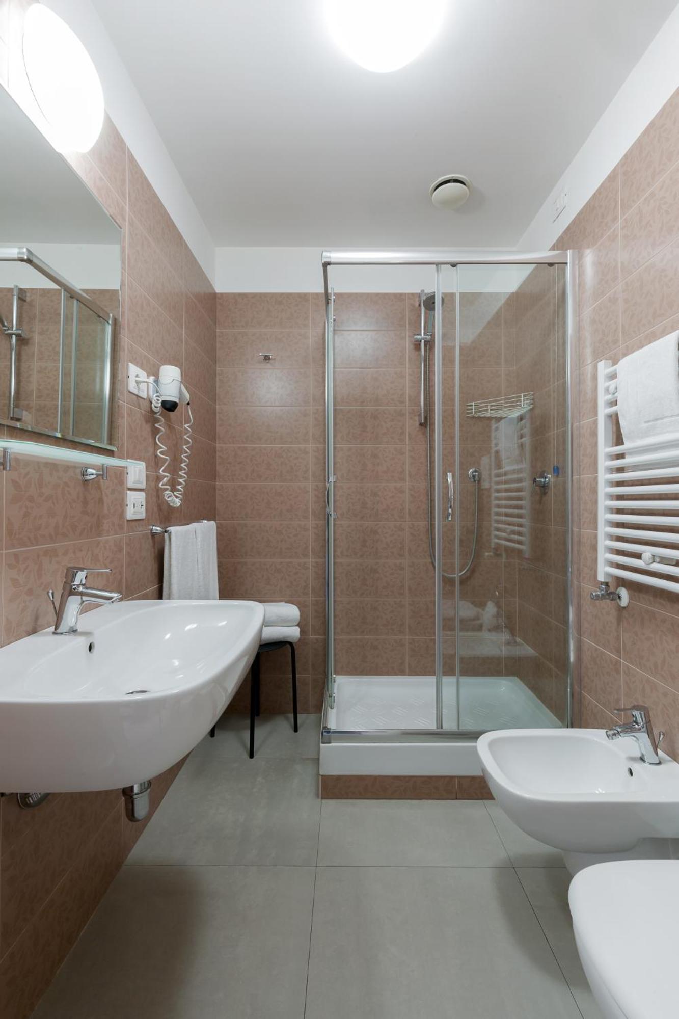 Quarto Executivo com Cama de Casal ou 2 de Solteiro