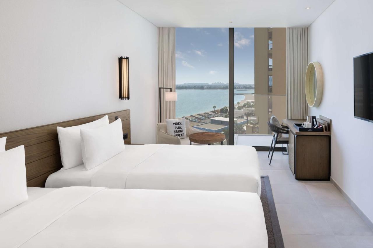 Quarto Triplo Superior com Vista Parcial do Mar