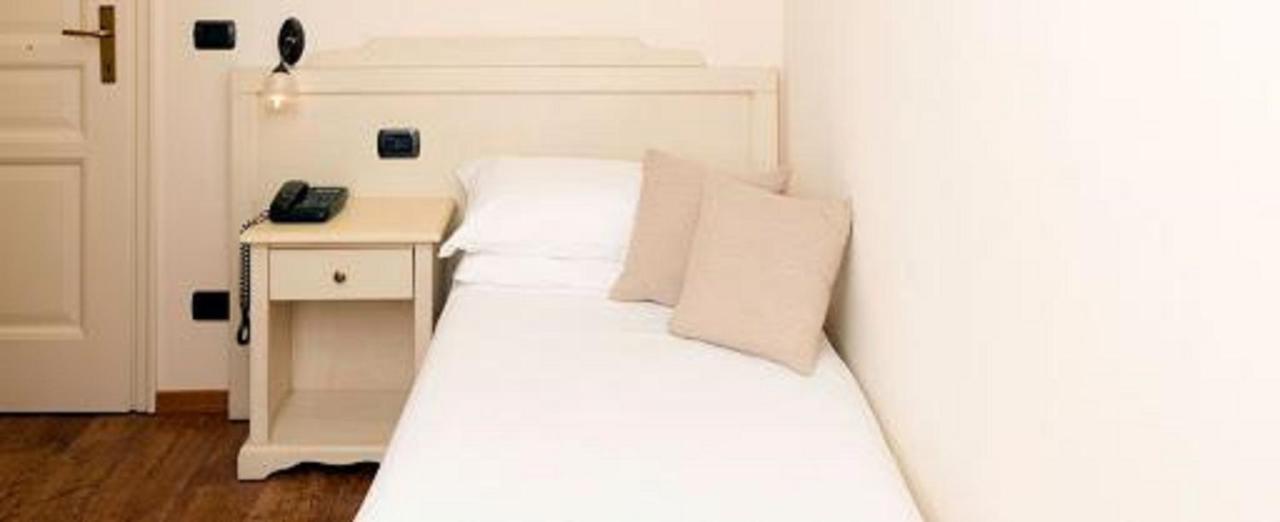 Single Room with pool access