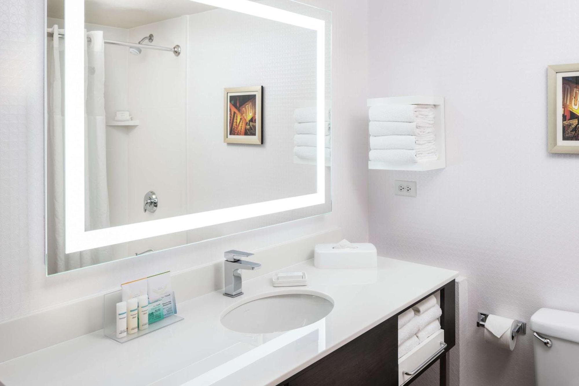 Quarto com Cama King-size e Chuveiro - Não Fumantes