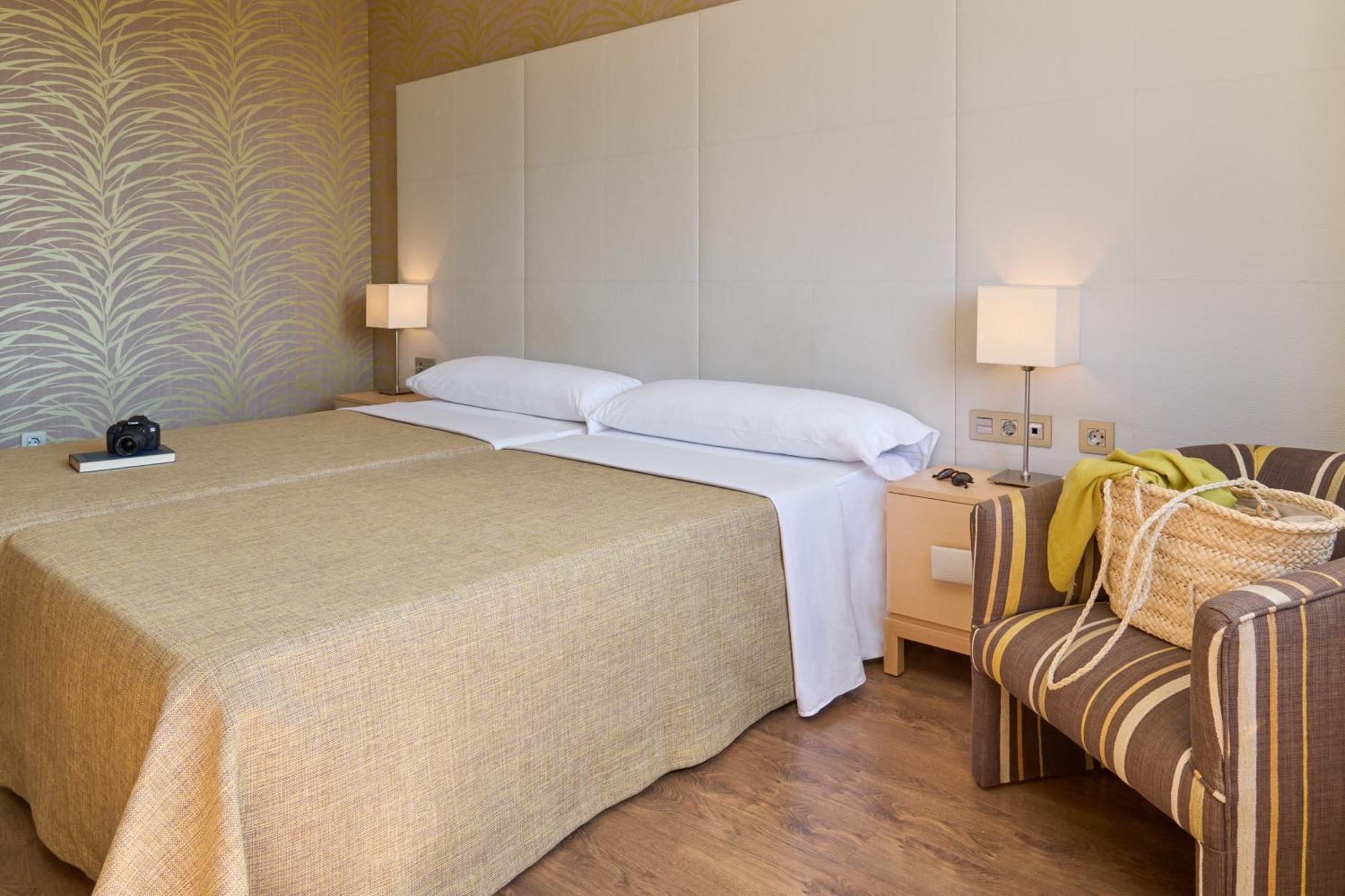 Speciale Aanbieding - Tweepersoonskamer met een Tweepersoonsbed en een Parkeerplaats
