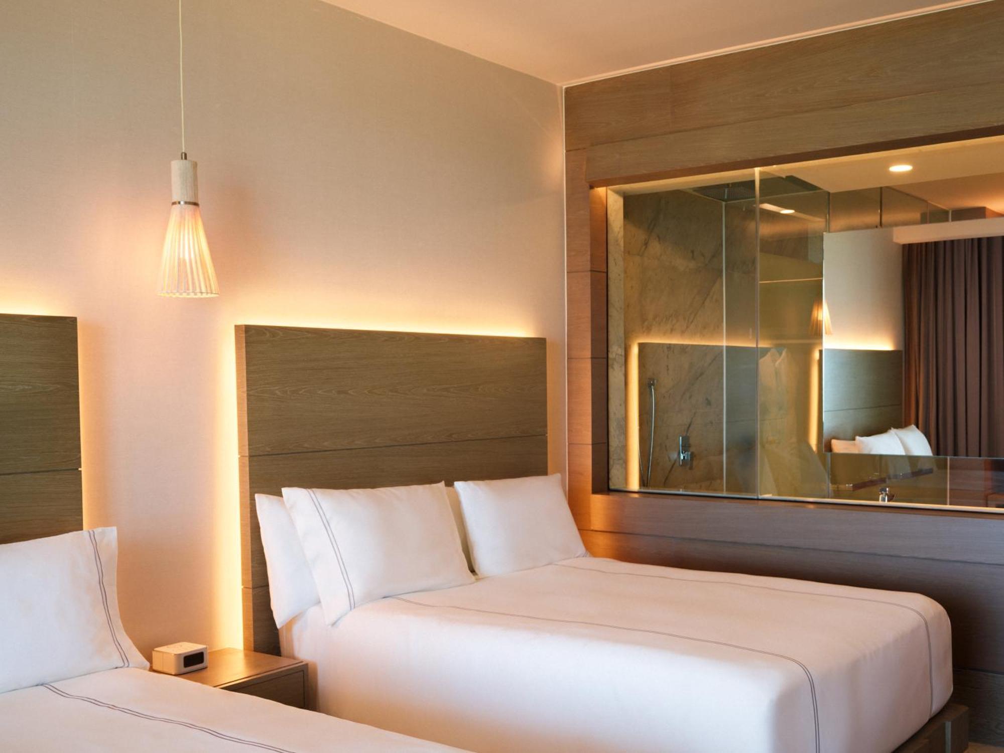 Captivate Swim-Out Queen Room with Two Queen Beds,1610282073:JPEG