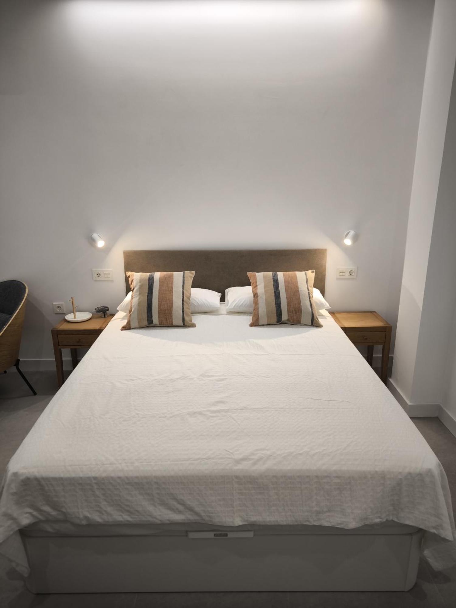 Queen Studio,1613626516:JPEG