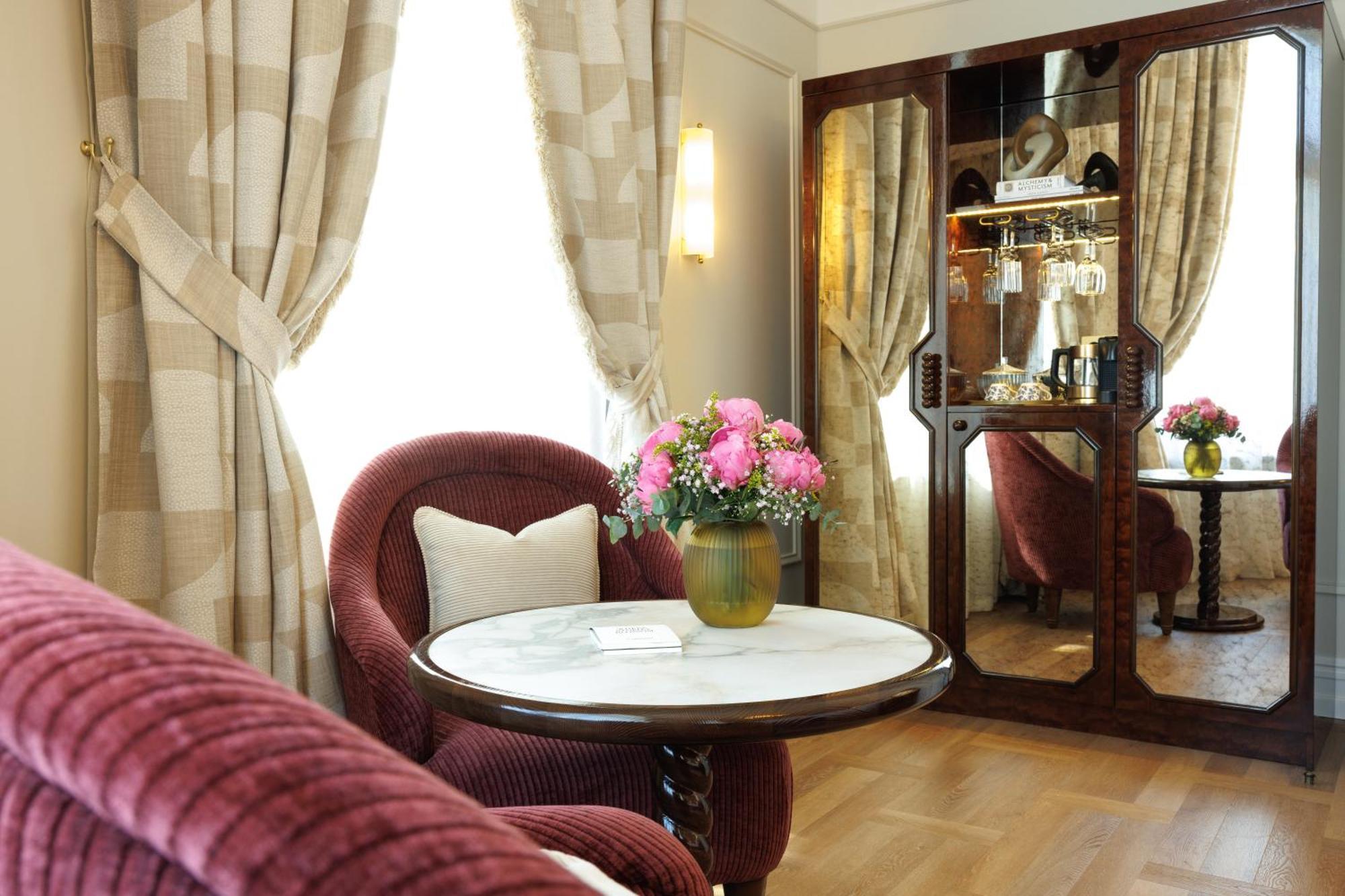 Orchid Suite,1639394985:JPEG