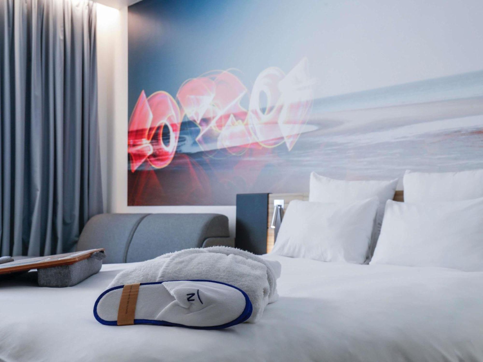 Quarto Superior com Cama Queen-size e Sofá