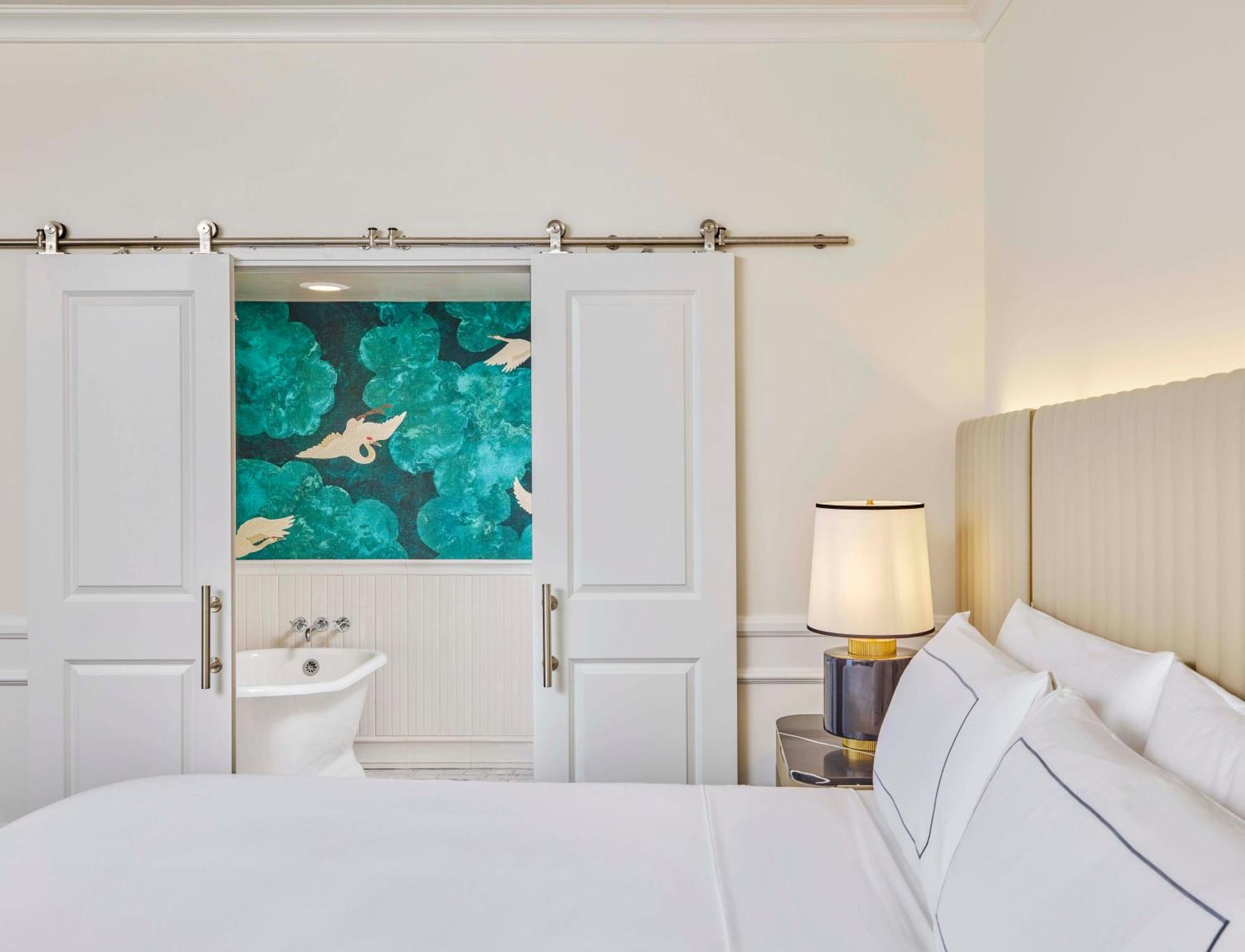 Hollywood Suite