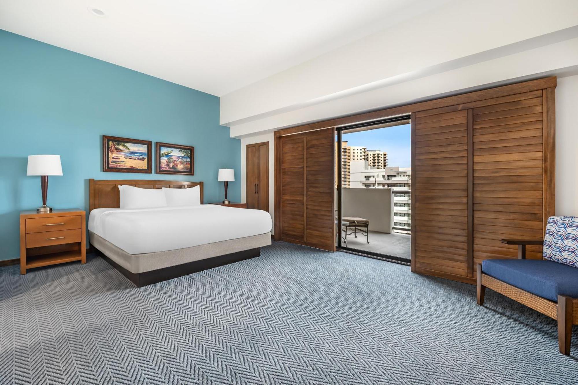 SUÍTE DELUXE DE 2 QUARTOS COM 2 CAMAS KING-SIZE E VISTA DA PISCINA