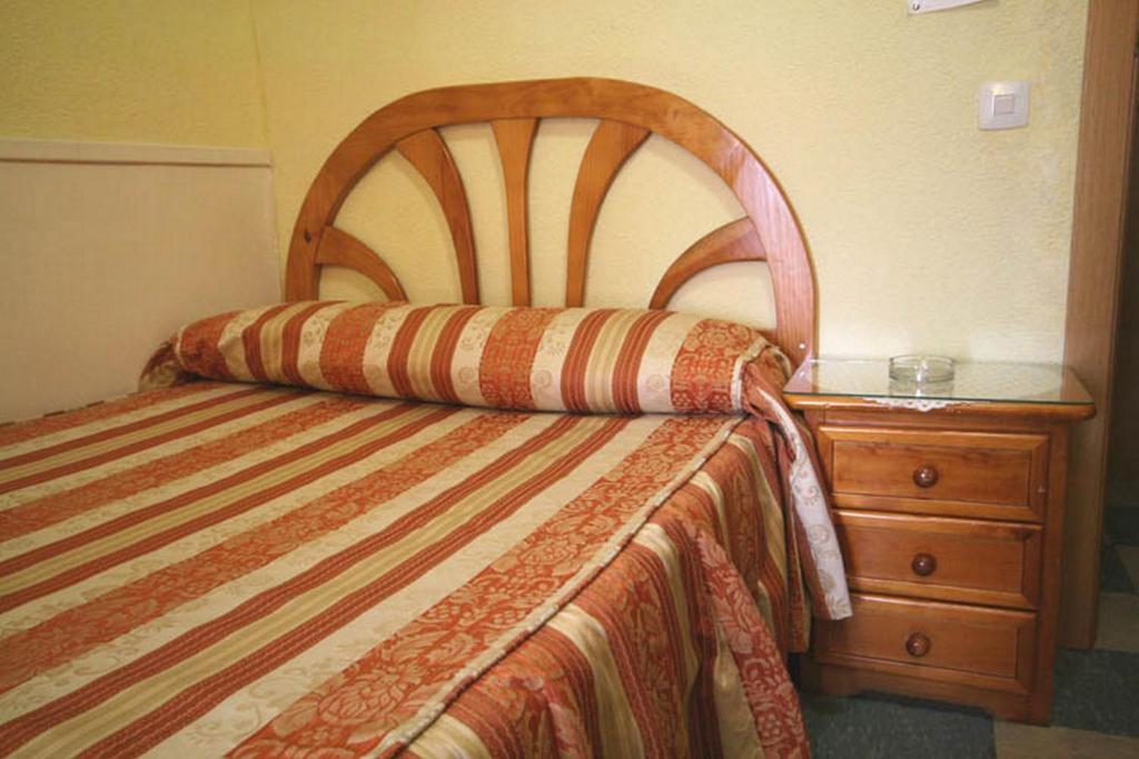 Single Room,64909858:JPEG