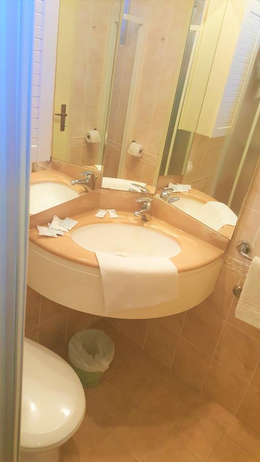 Standard Double or Twin Room with Sea View,718837993:JPEG