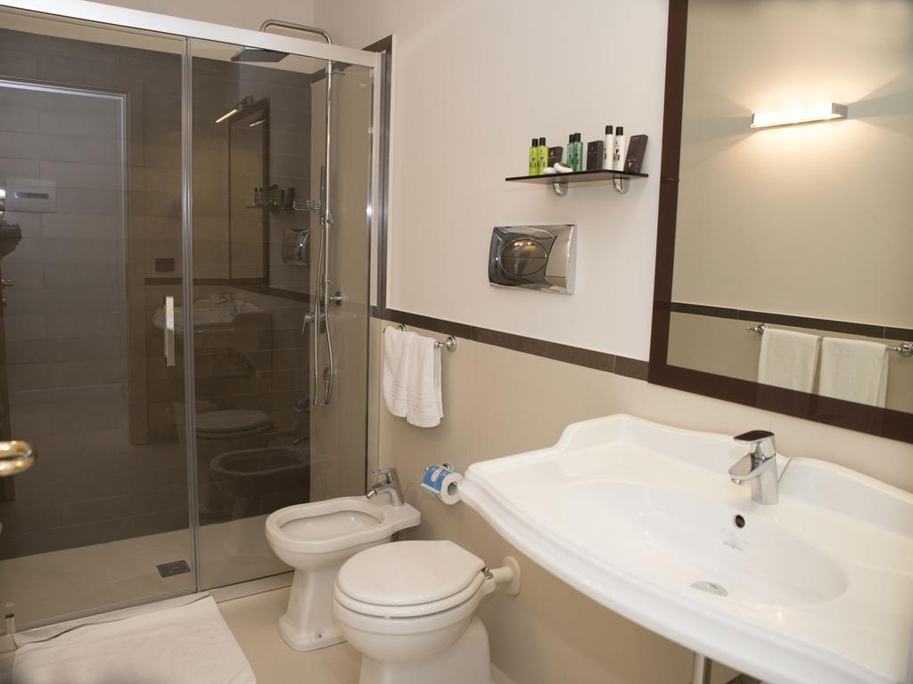 Quarto Clássico com 2 Camas de Solteiro