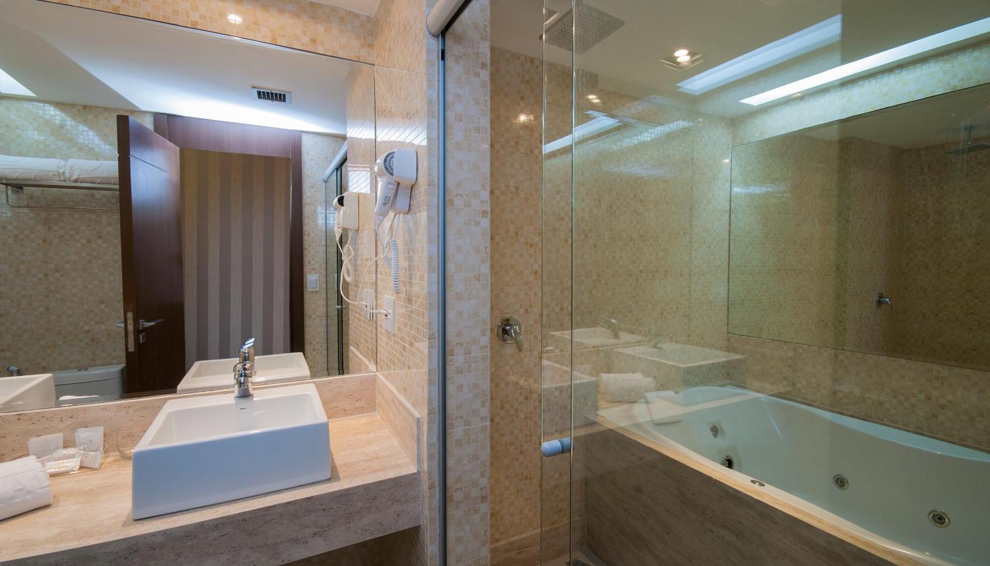 Suite Deluxe com Banheira de Hidromassagem