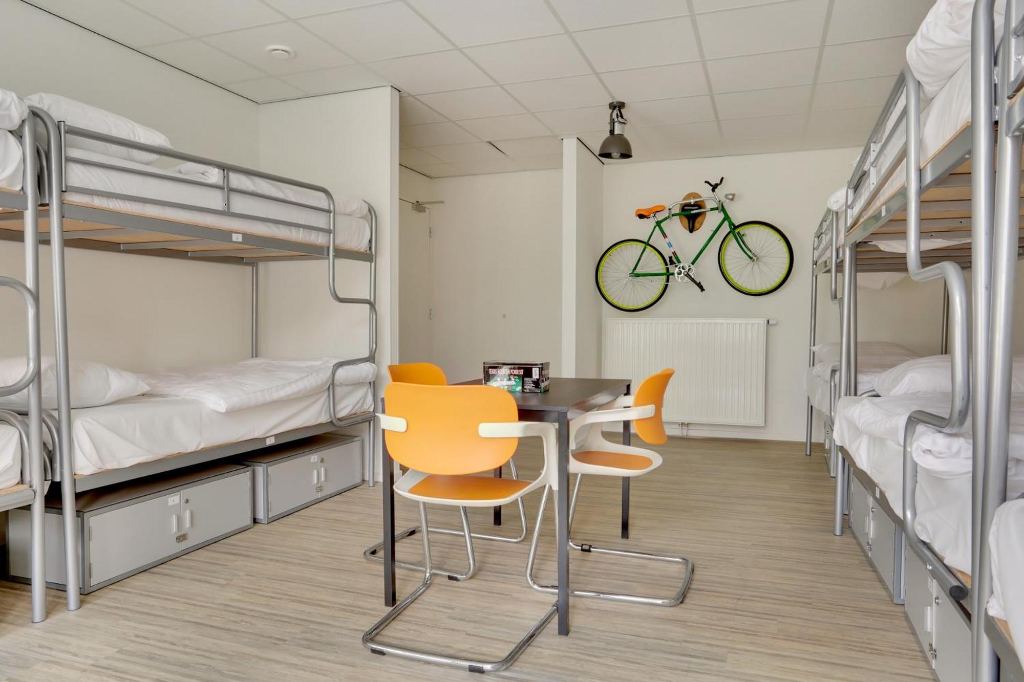 Bed in een Gemengde Slaapzaal met 10 Bedden