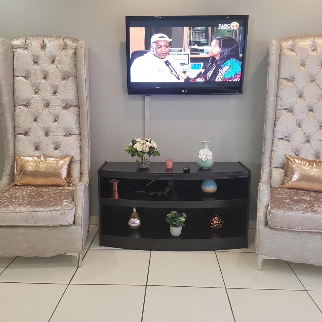 Deluxe King Suite