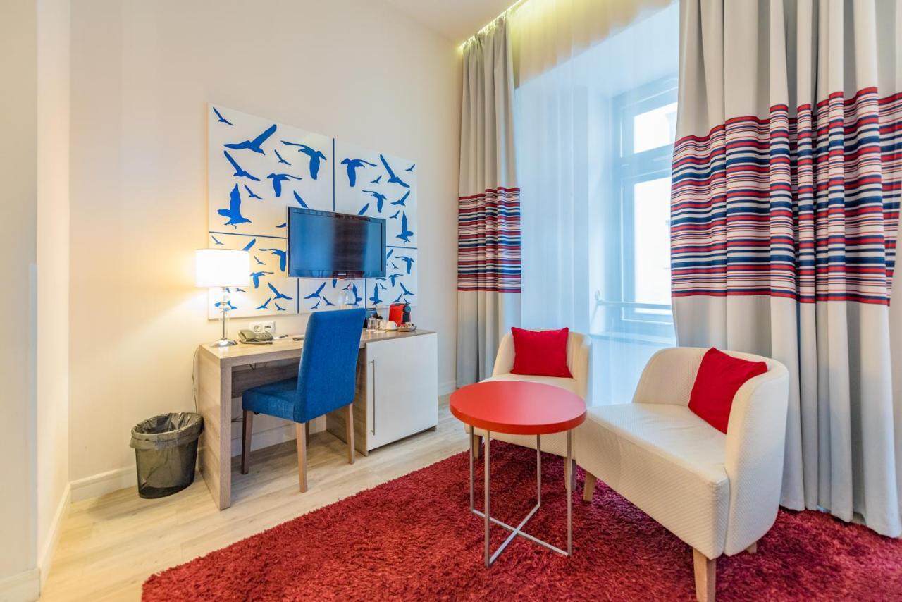 Quarto Executivo com Cama de Casal ou 2 de Solteiro