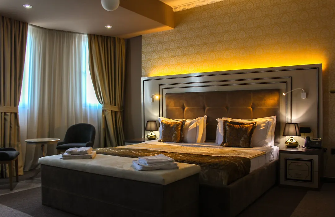 Hotel Deluxe-1