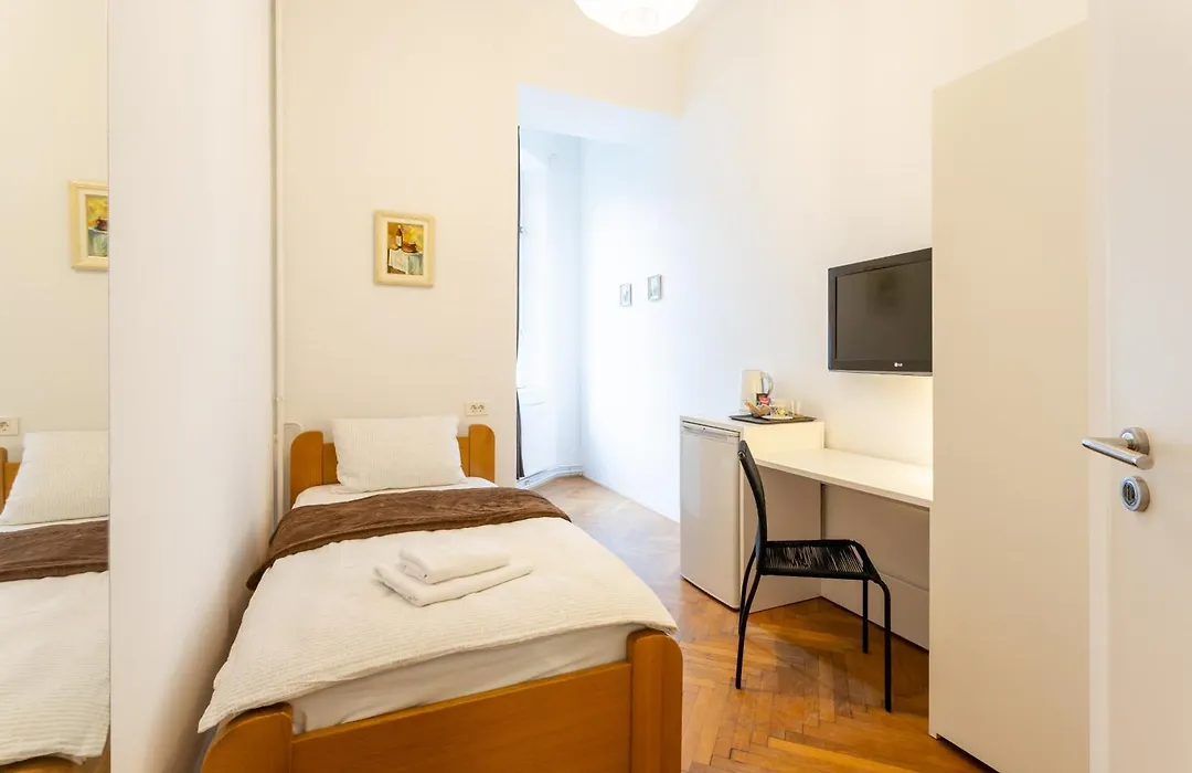 Urban Rooms-- Free Parking---1