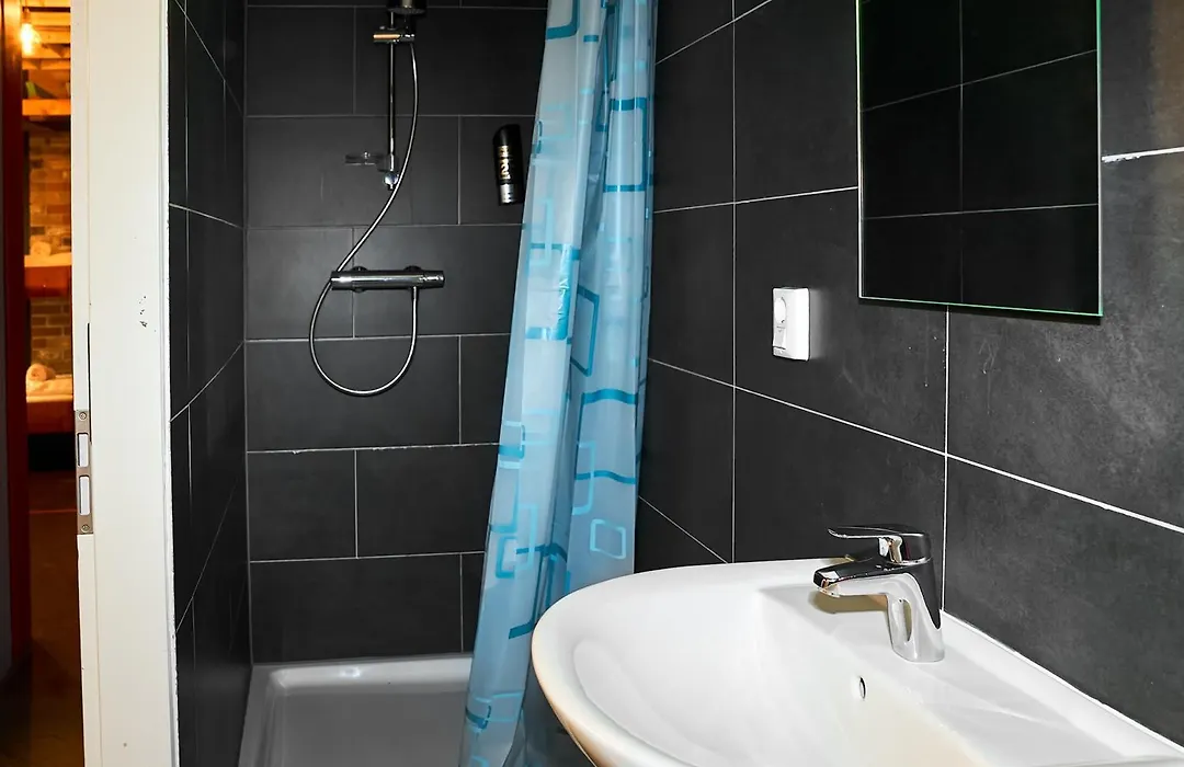 Amsterdam Teleport Hotel - Free Parking-1