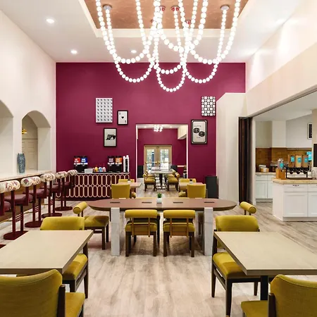 Hampton Inn Tropicana-3