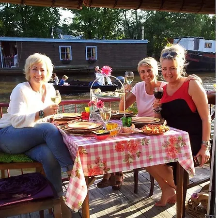 Anna'S Houseboat Bed & Breakfast-3