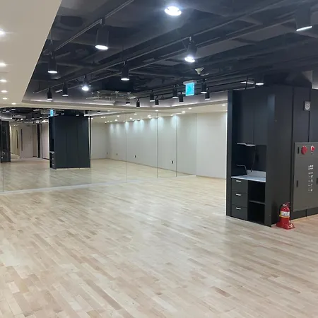 Homes Red Myeongdong-2