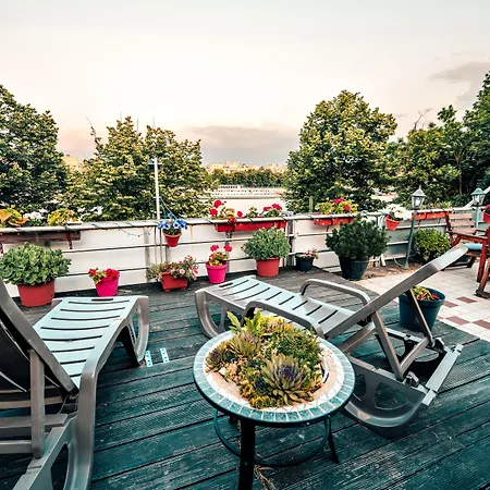 Island Hostel Budapest (Adults Only)-2