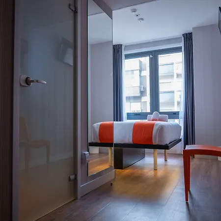 Easyhotel Lisbon-3