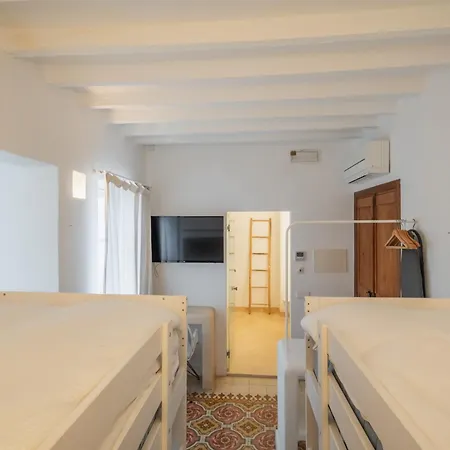 Llonga'S Hostel-2