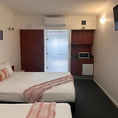 Ayr Traveller'S Motel-3