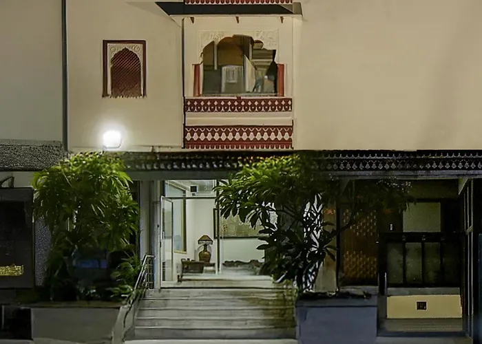 Townhouse Chandpole Metro Station Formerly Hotel Raghuraj Palace Jaipur