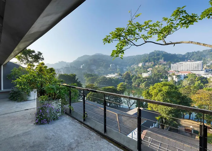 Lake Avenue Hotel Kandy