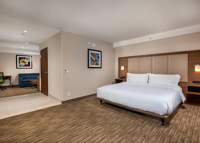Holiday Inn Express & Suites Chatsworth By Ihg