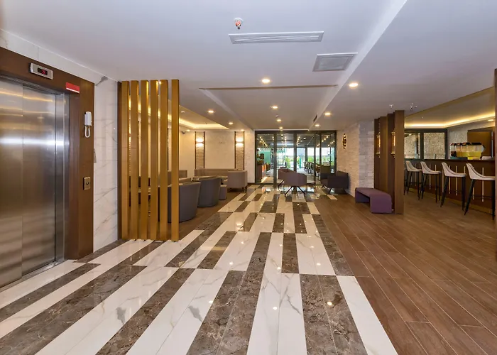Land Park Hotel