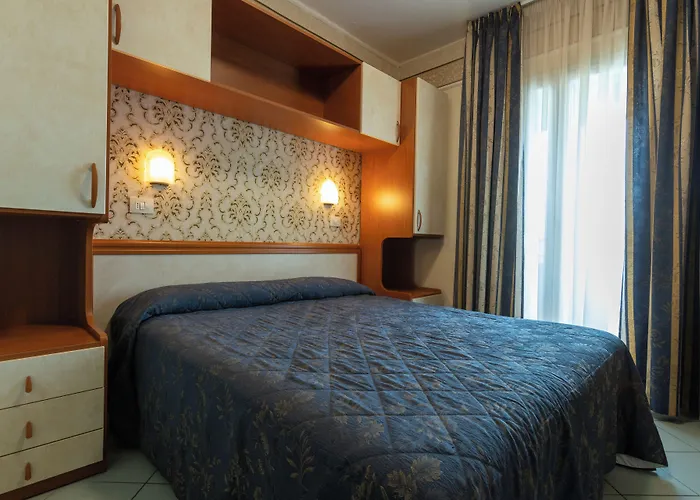Hotel River fronte mare con piscina